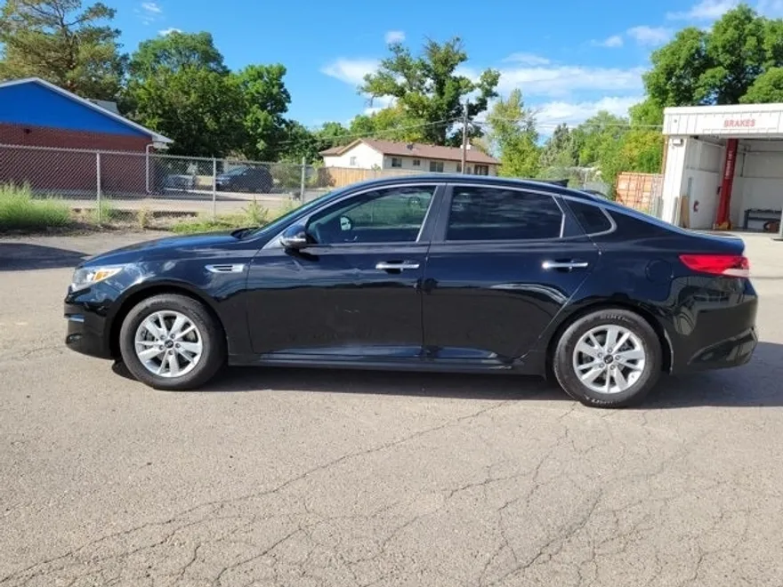 2017 Kia Optima LX photo 1