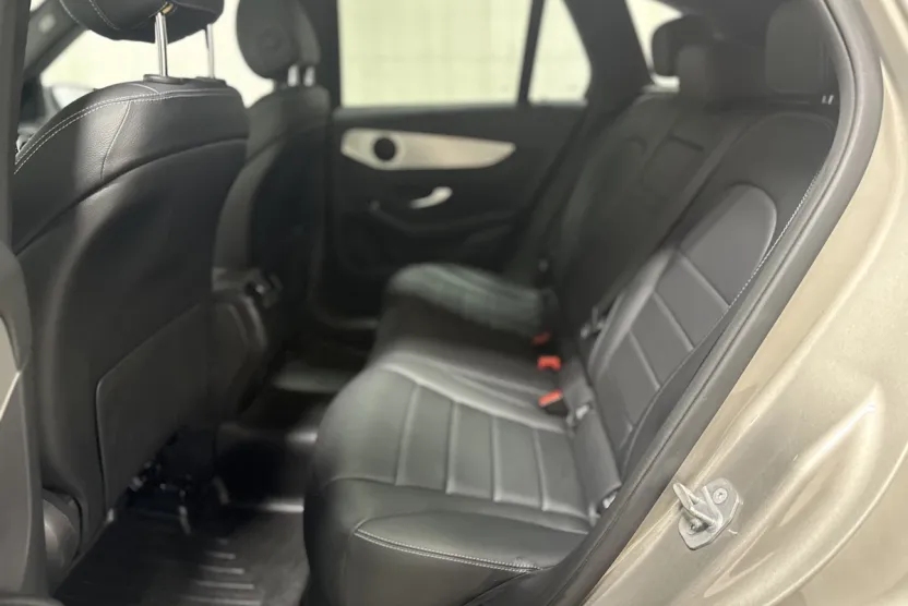 2019 Mercedes Benz GLC 300 photo 1