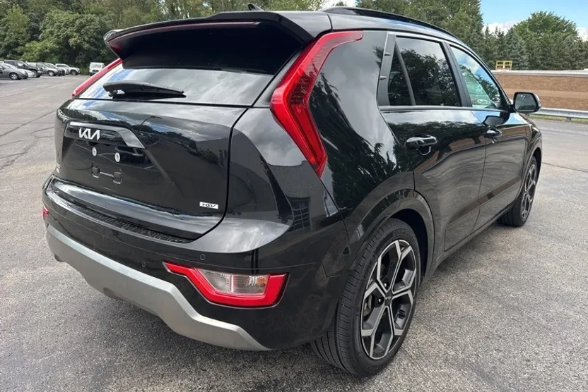 2023 Kia Niro EX Touring photo 1