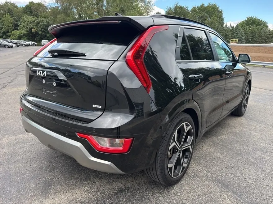 2023 Kia Niro EX Touring photo 1