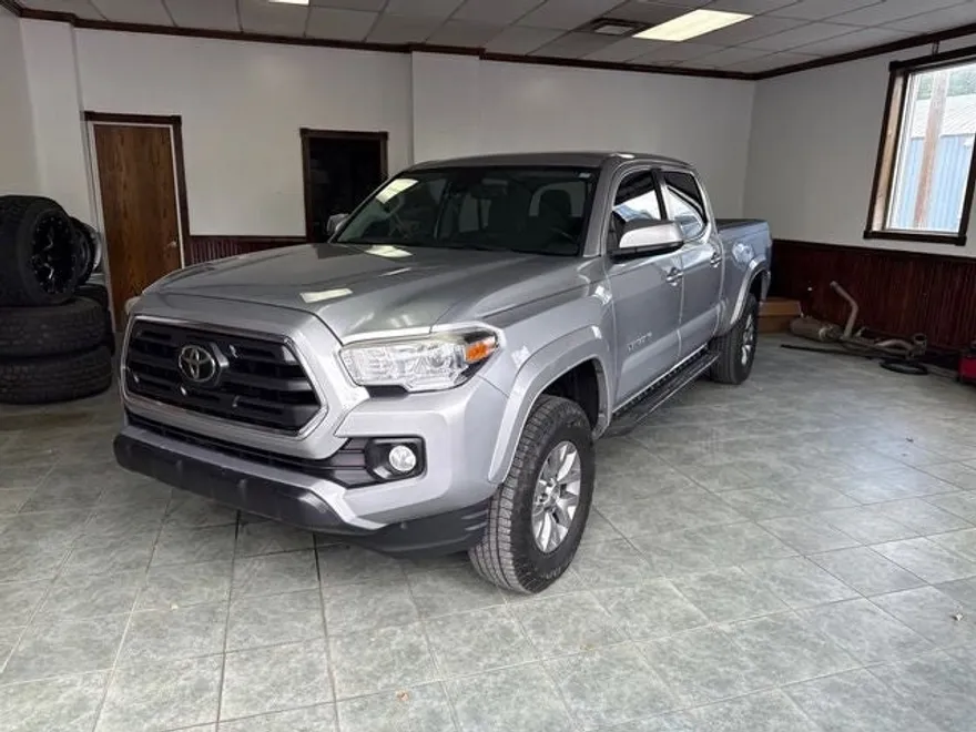 2019 Toyota Tacoma SR5 V6 photo 1