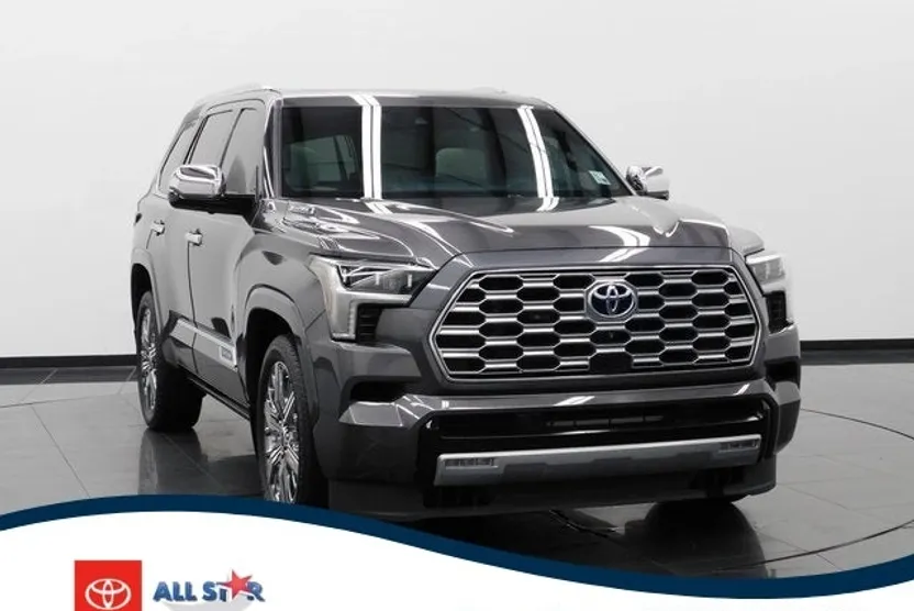 2023 Toyota Sequoia Capstone photo 1