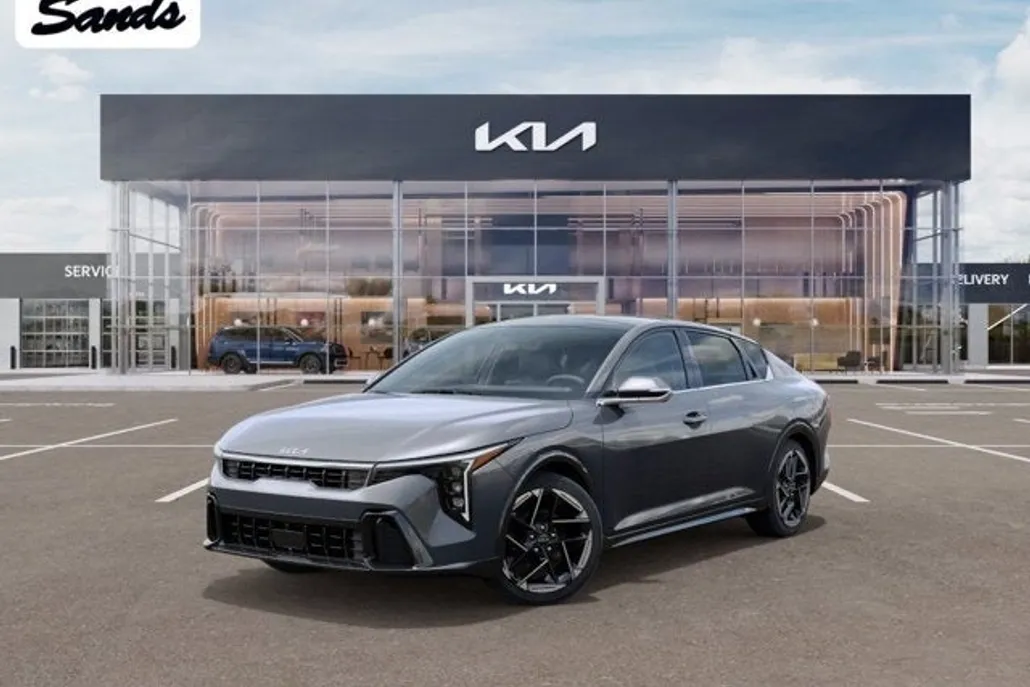 2025 Kia K4 GT-Line photo 1