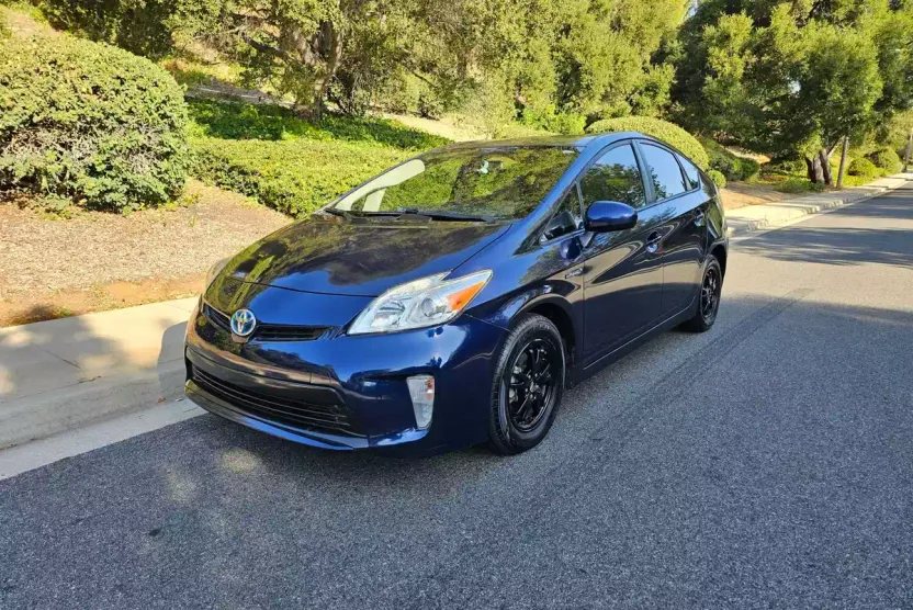 2014 Toyota Prius Two photo 1