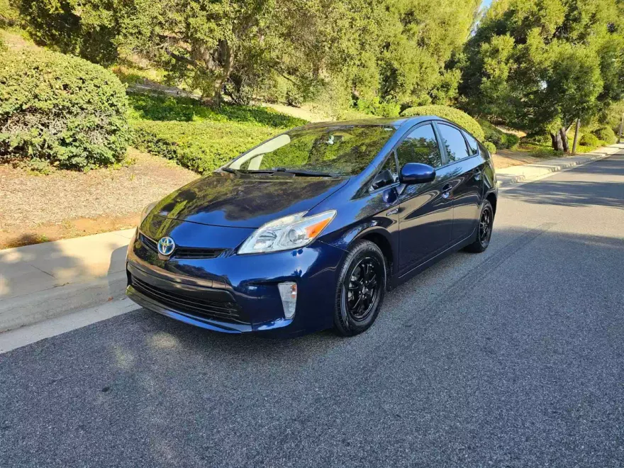 2014 Toyota Prius Two photo 1