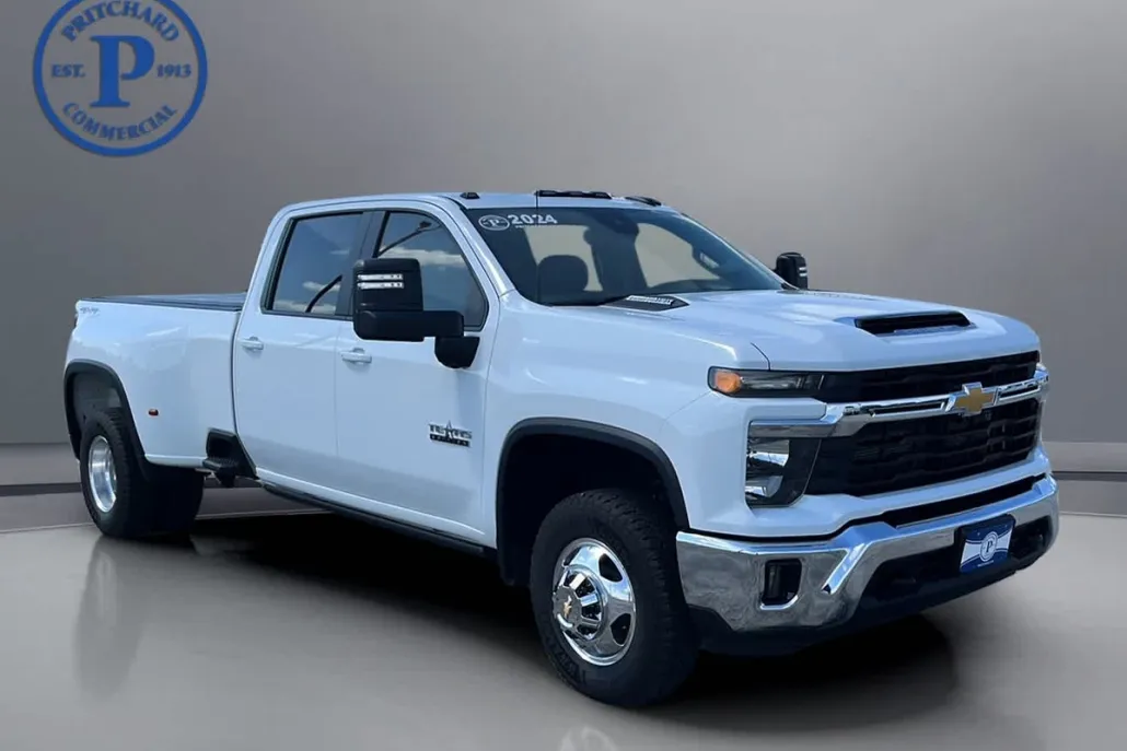 2024 Chevrolet Silverado 3500HD LT photo 1
