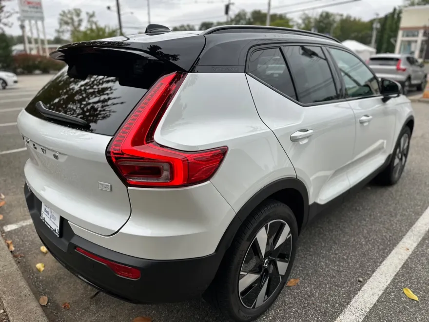 2024 Volvo XC40 Twin Core photo 1