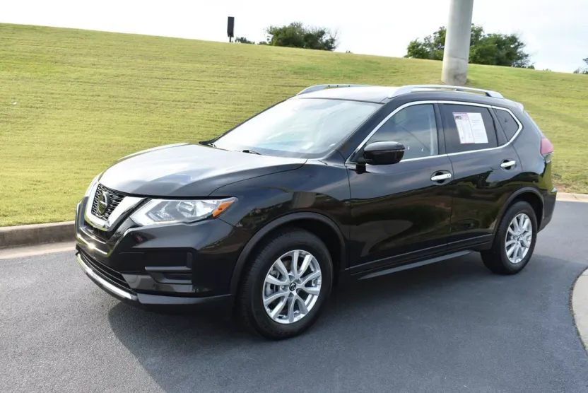 2020 Nissan Rogue SV photo 1