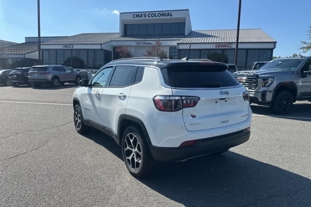 2024 Jeep Compass Limited photo 1