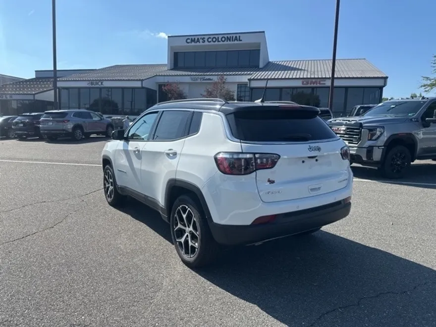 2024 Jeep Compass Limited photo 1
