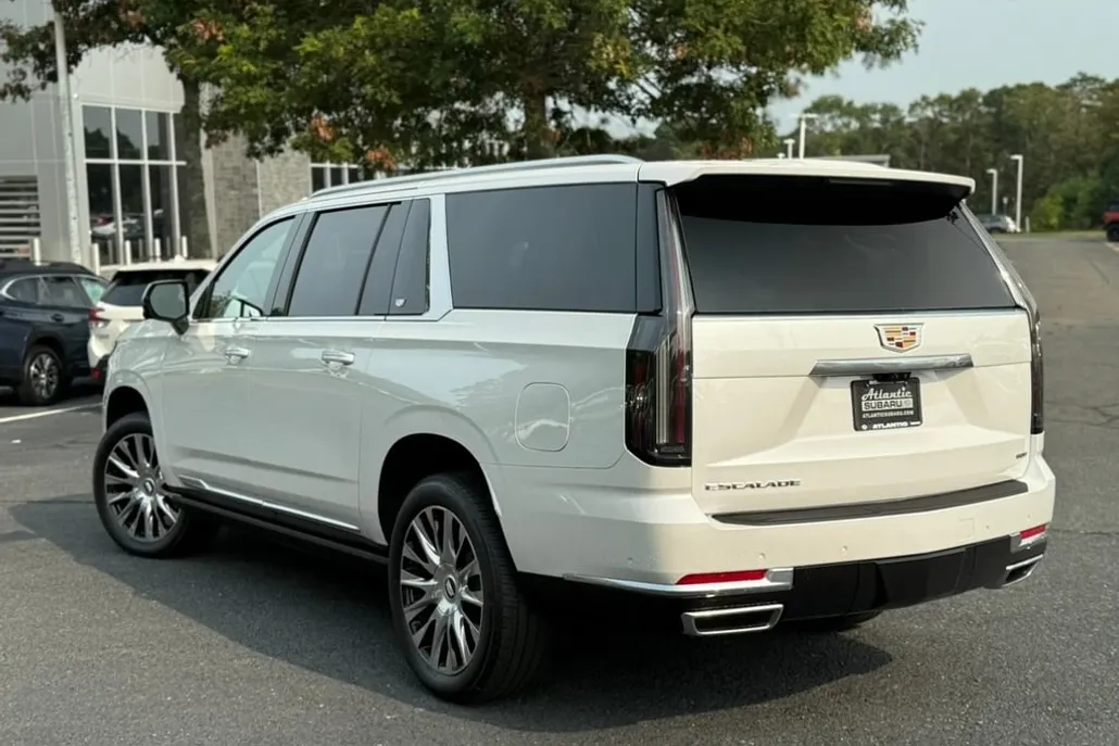 2025 Cadillac Escalade ESV Premium Luxury Platinum photo 1