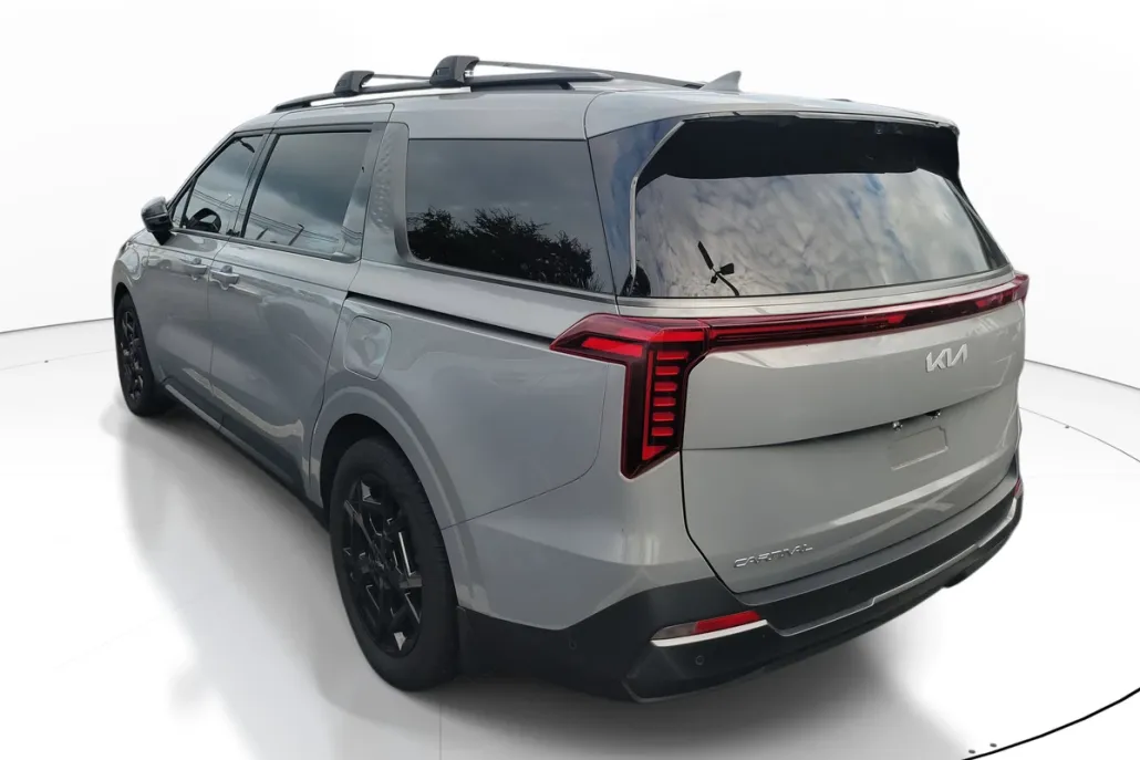 2025 Kia Carnival SX Prestige photo 1