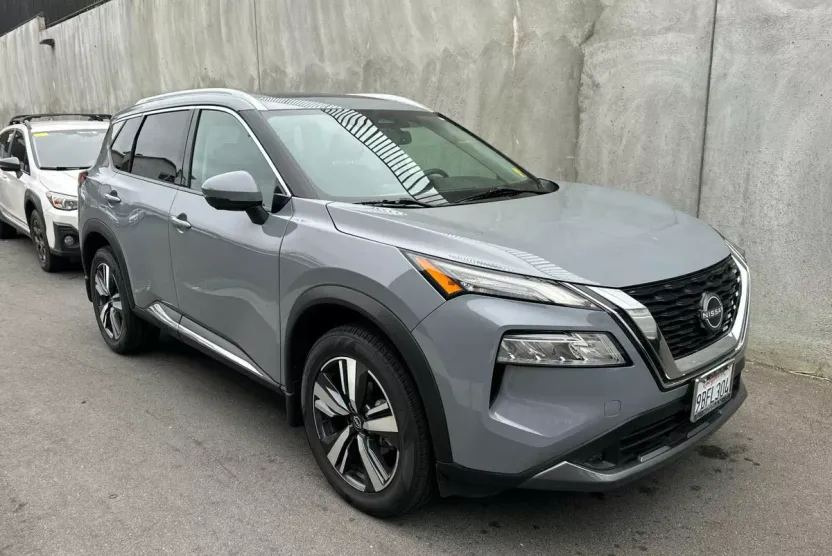 2022 Nissan Rogue SL photo 1