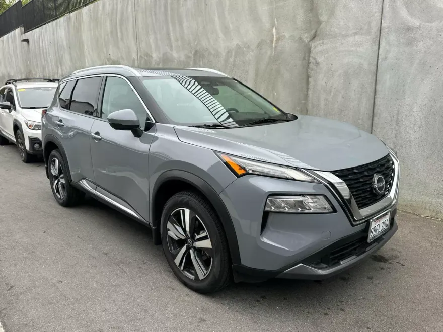 2022 Nissan Rogue SL photo 1