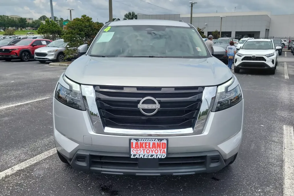 2024 Nissan Pathfinder SV photo 1