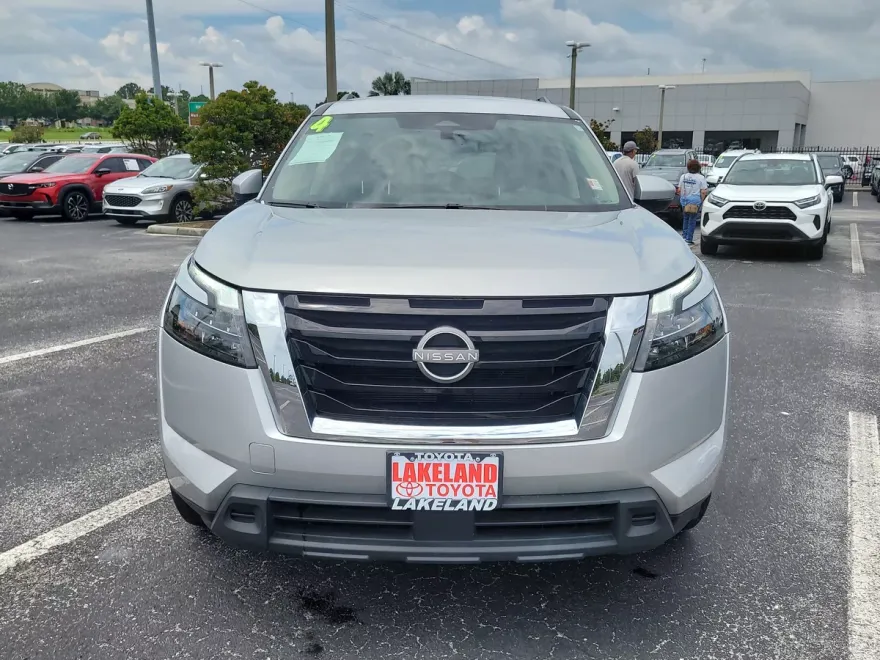 2024 Nissan Pathfinder SV photo 1