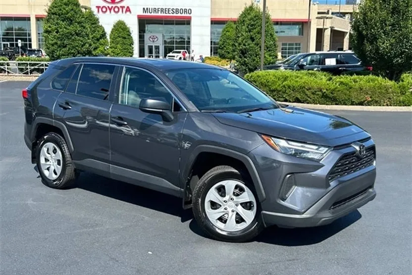 2023 Toyota RAV4 LE photo 1