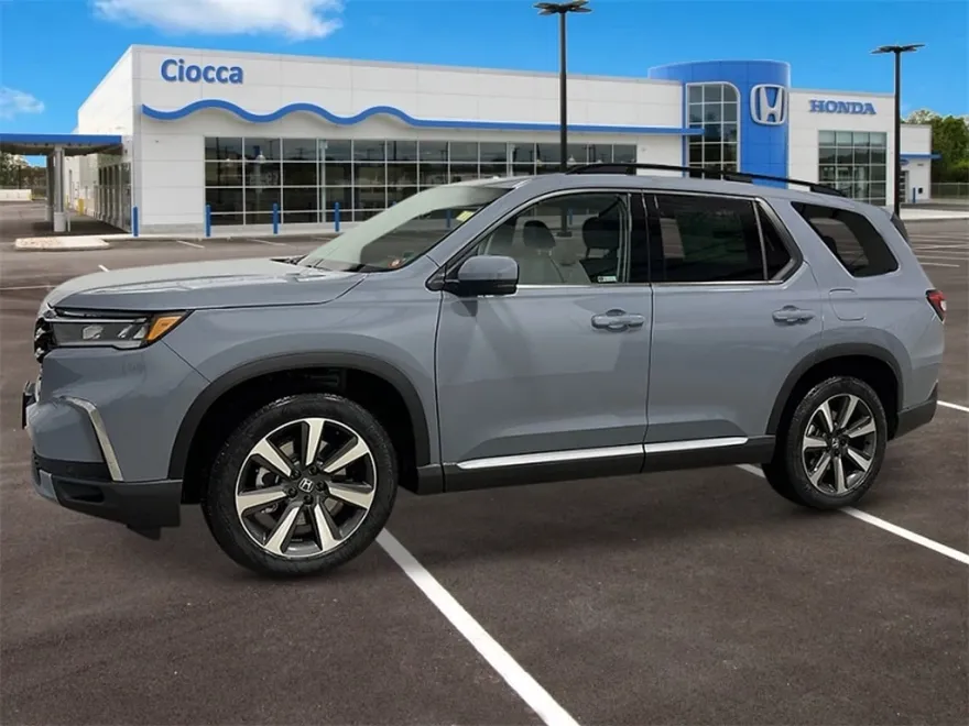 2025 Honda Pilot Touring photo 1