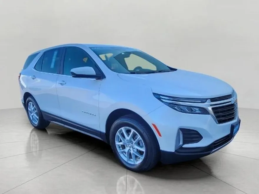 2022 Chevrolet Equinox LT photo 1