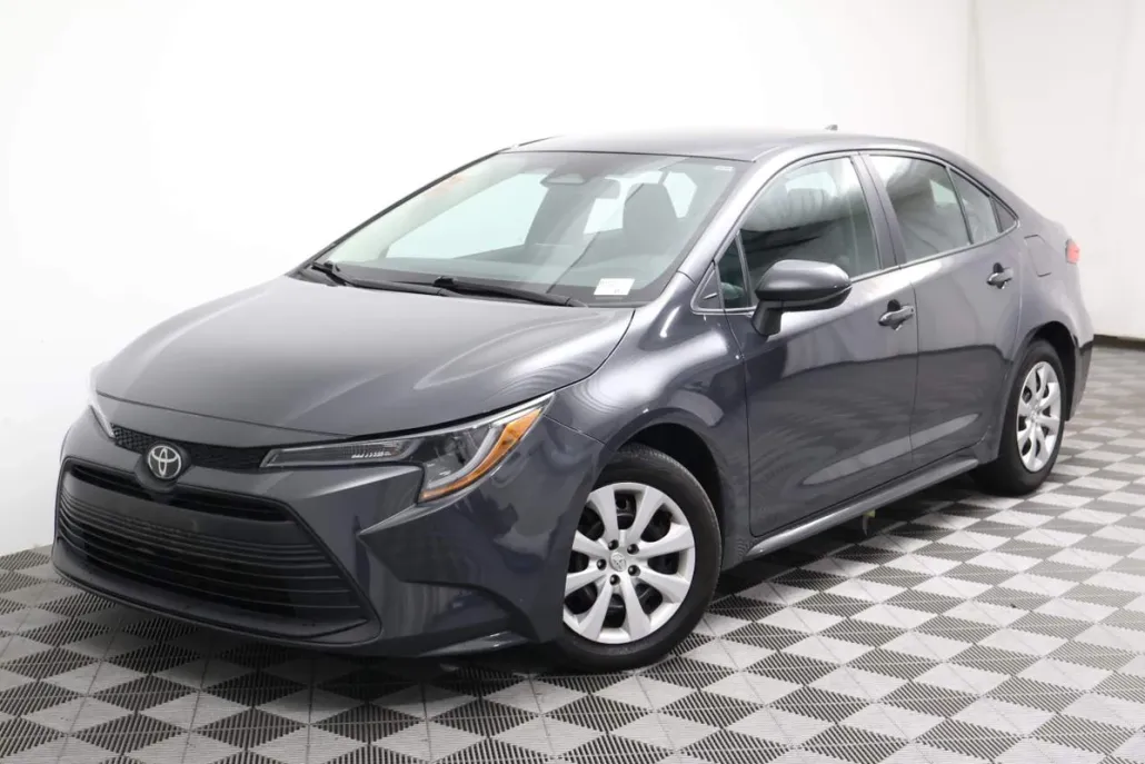 2024 Toyota Corolla LE photo 1