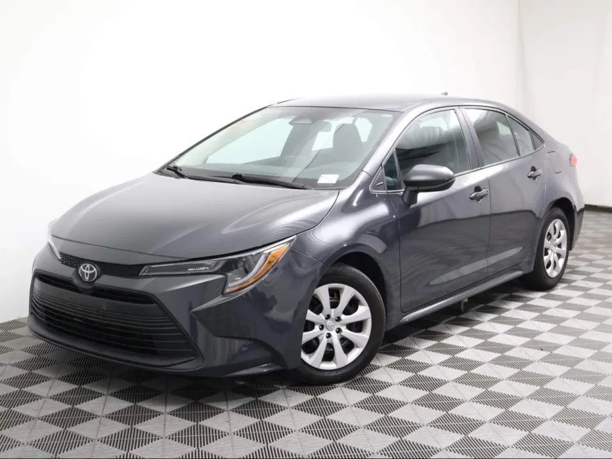 2024 Toyota Corolla LE photo 1