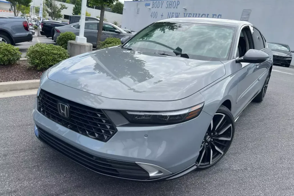 2024 Honda Accord Hybrid Touring photo 1