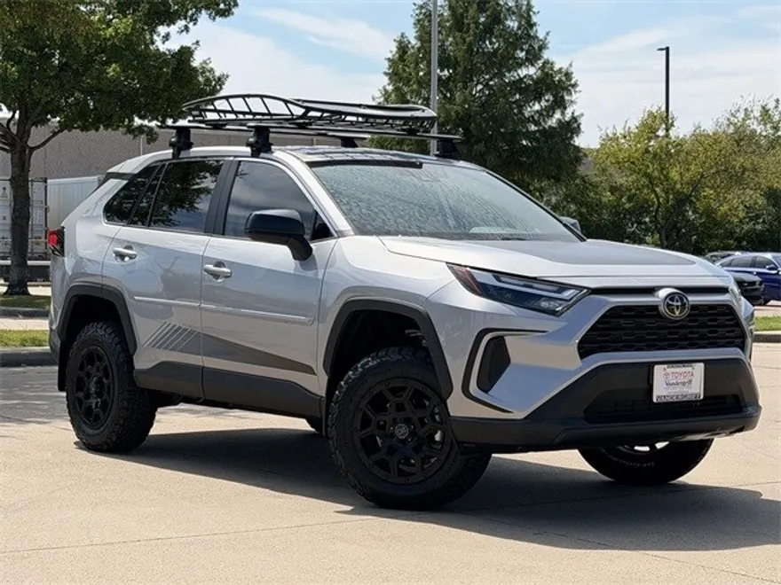 2024 Toyota RAV4 LE photo 1