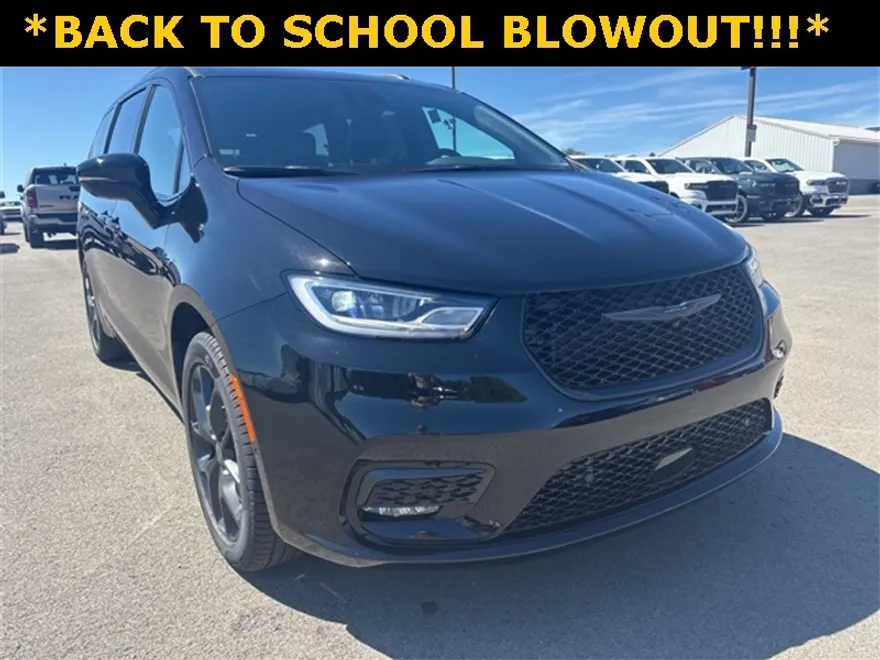 2026 Chrysler Pacifica Limited photo 1