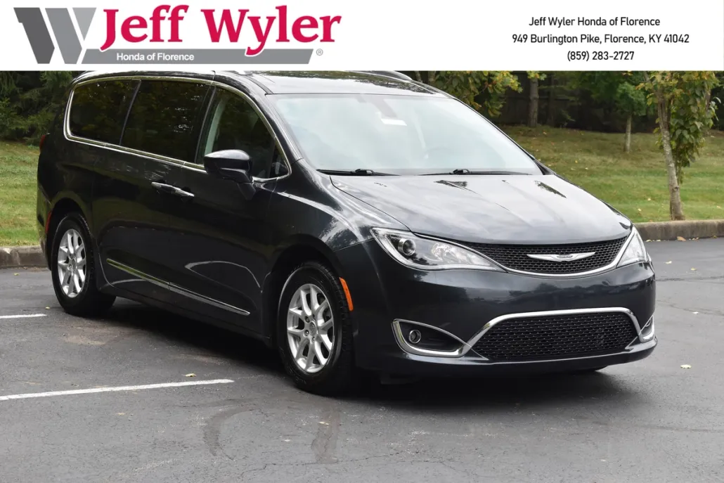 2020 Chrysler Pacifica Touring L photo 1