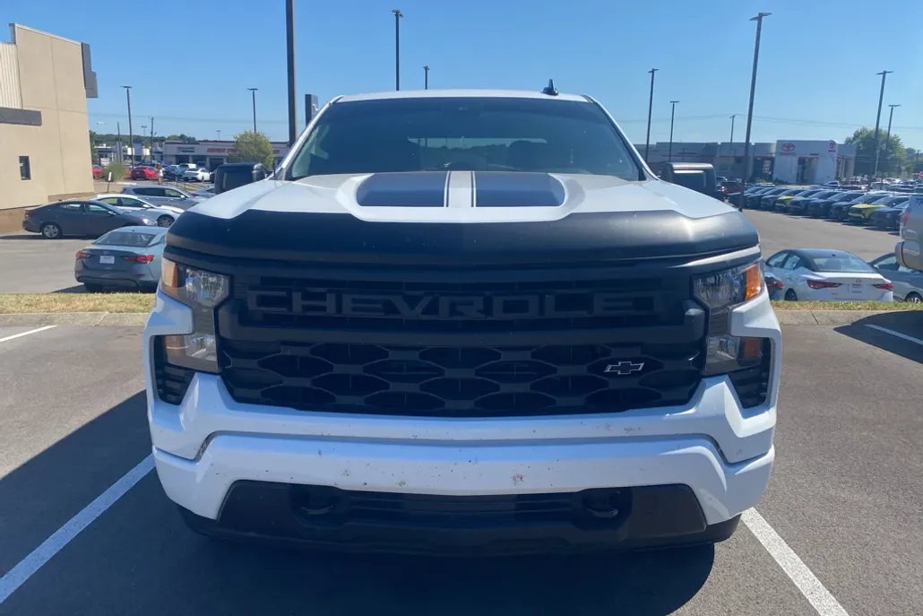 2024 Chevrolet Silverado 1500 Custom photo 1