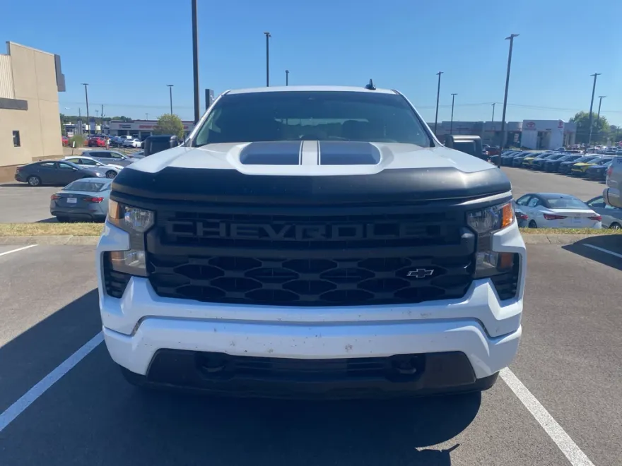 2024 Chevrolet Silverado 1500 Custom photo 1