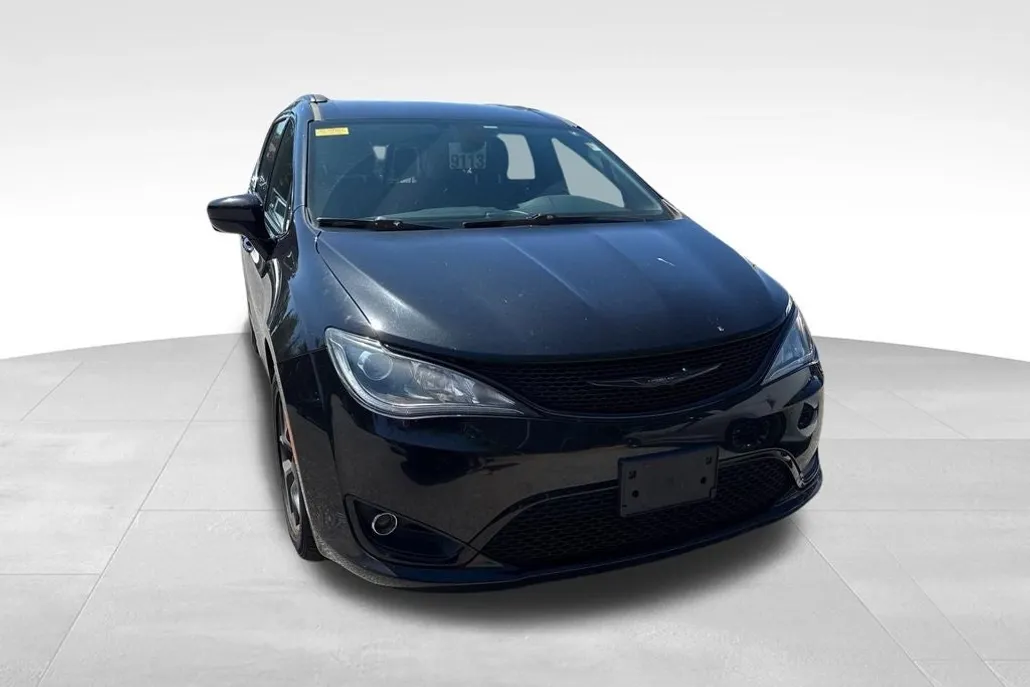2019 Chrysler Pacifica Touring Plus photo 1