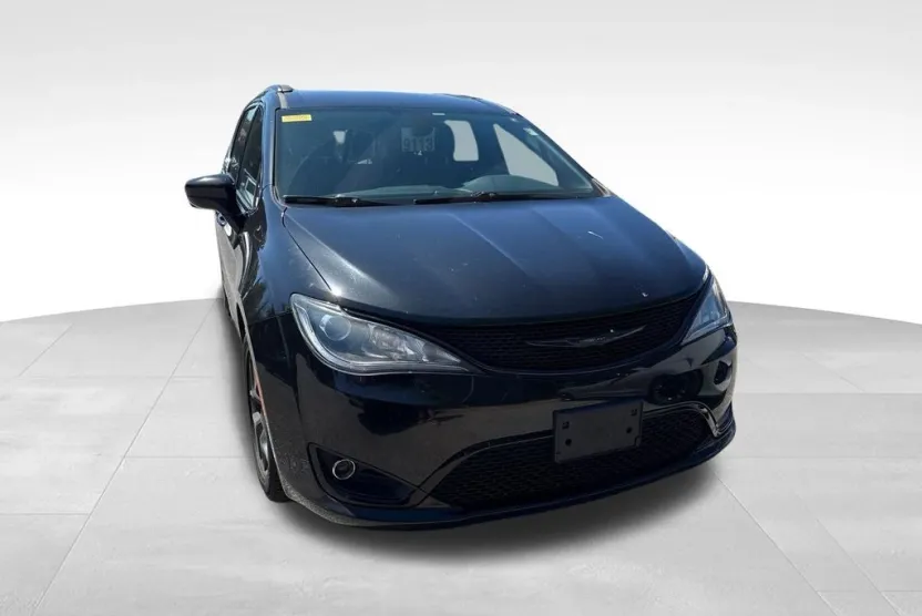 2019 Chrysler Pacifica Touring Plus photo 1