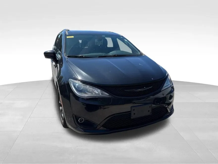 2019 Chrysler Pacifica Touring Plus photo 1