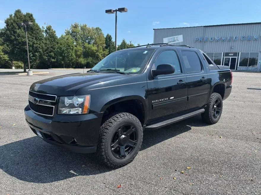 2012 Chevrolet Avalanche LT photo 1