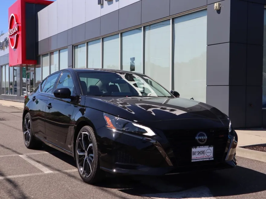 2025 Nissan Altima SR photo 1