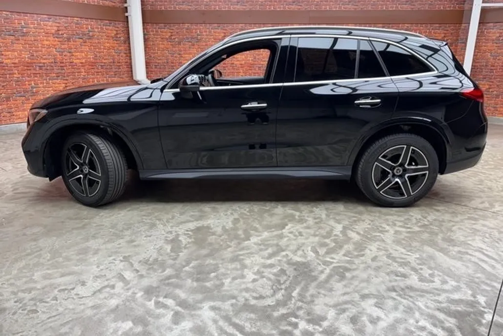 2025 Mercedes Benz GLC 300 4MATIC photo 1
