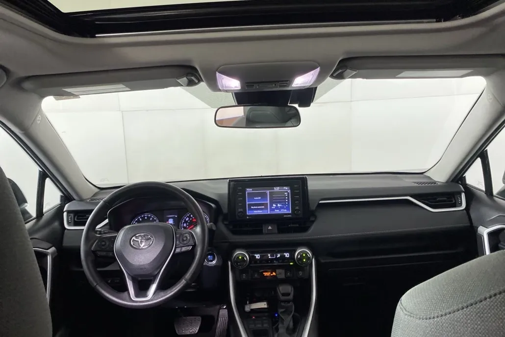 2022 Toyota RAV4 XLE photo 1