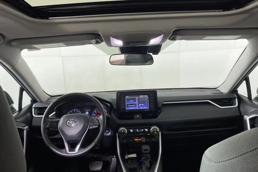 2022 Toyota RAV4 XLE photo 1
