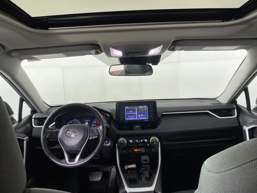 2022 Toyota RAV4 XLE photo 1