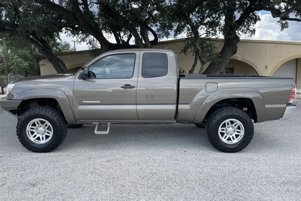 2015 Toyota Tacoma Access Cab photo 1