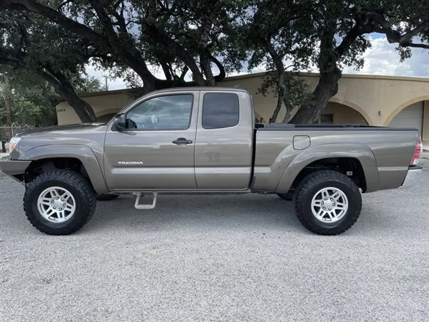 2015 Toyota Tacoma Access Cab photo 1