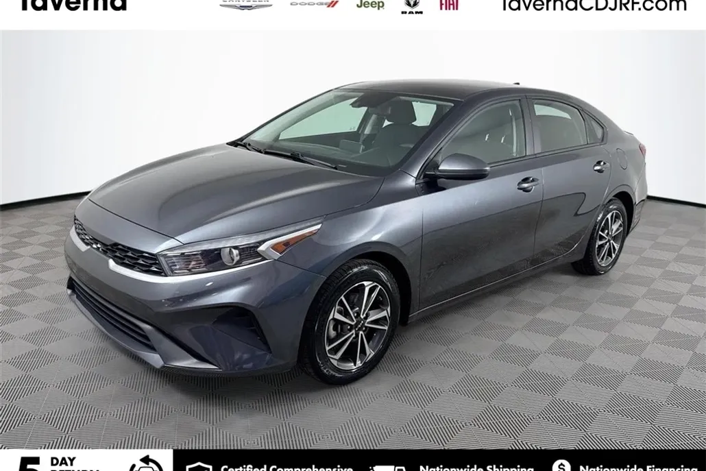 2023 Kia Forte LXS photo 1