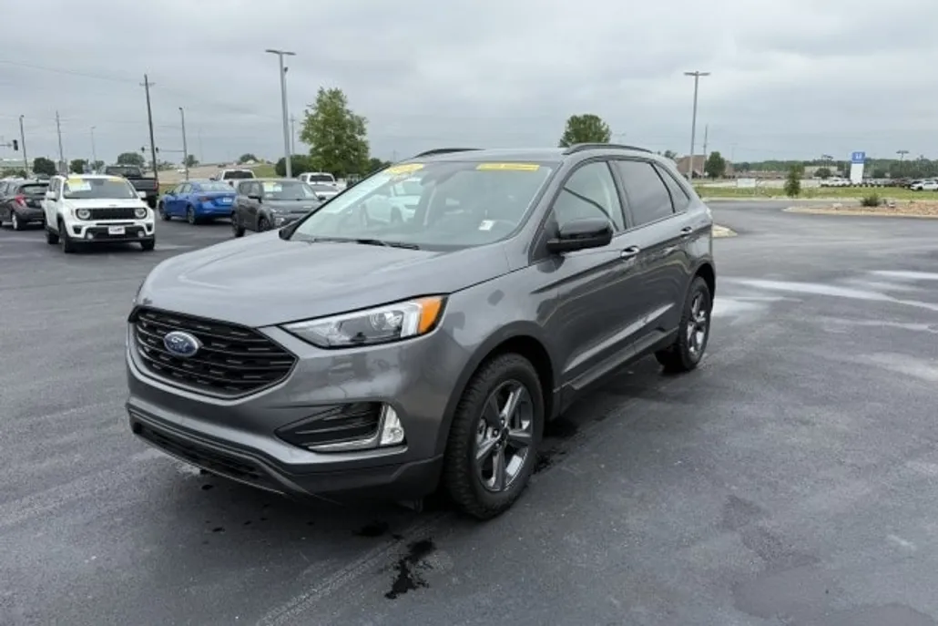 2024 Ford Edge SEL photo 1