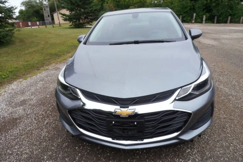 2019 Chevrolet Cruze LT photo 1