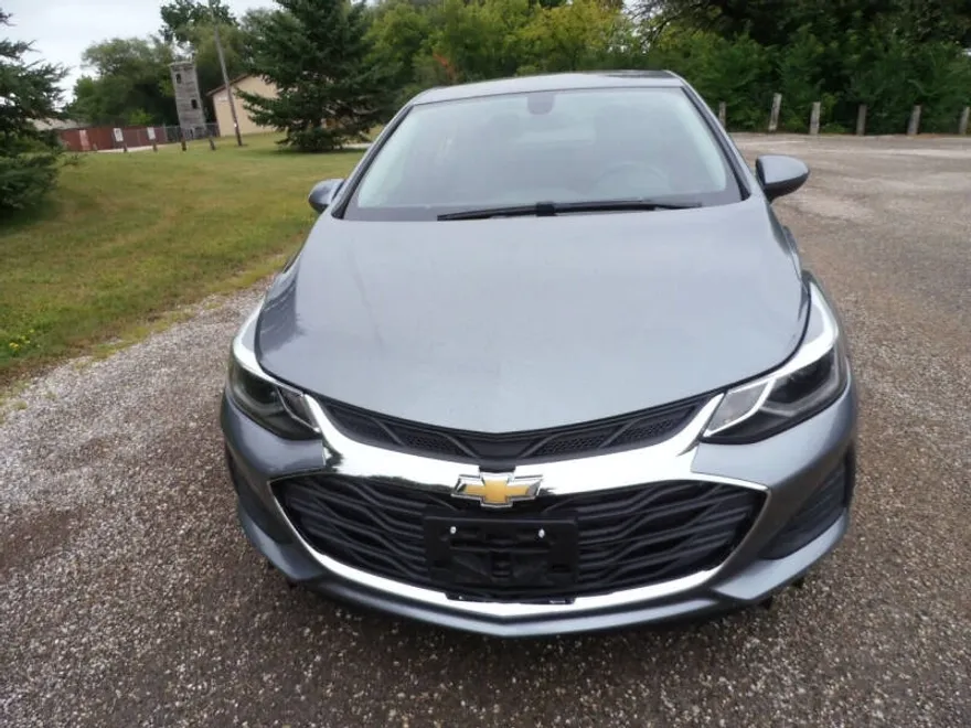 2019 Chevrolet Cruze LT photo 1