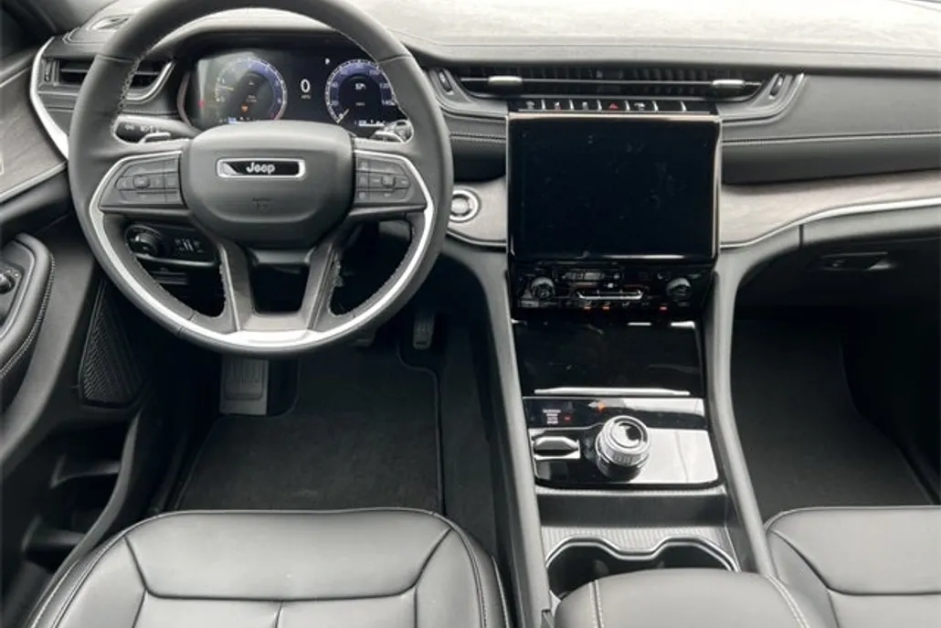 2025 Jeep Grand Cherokee Limited photo 1