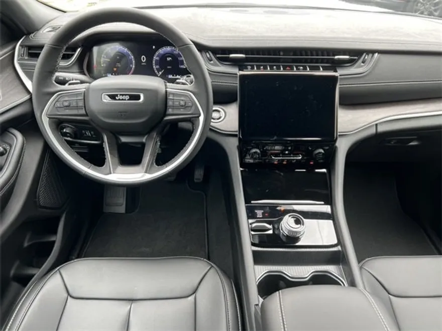 2025 Jeep Grand Cherokee Limited photo 1