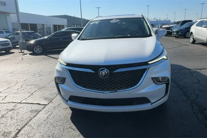 2024 Buick Enclave Avenir photo 1