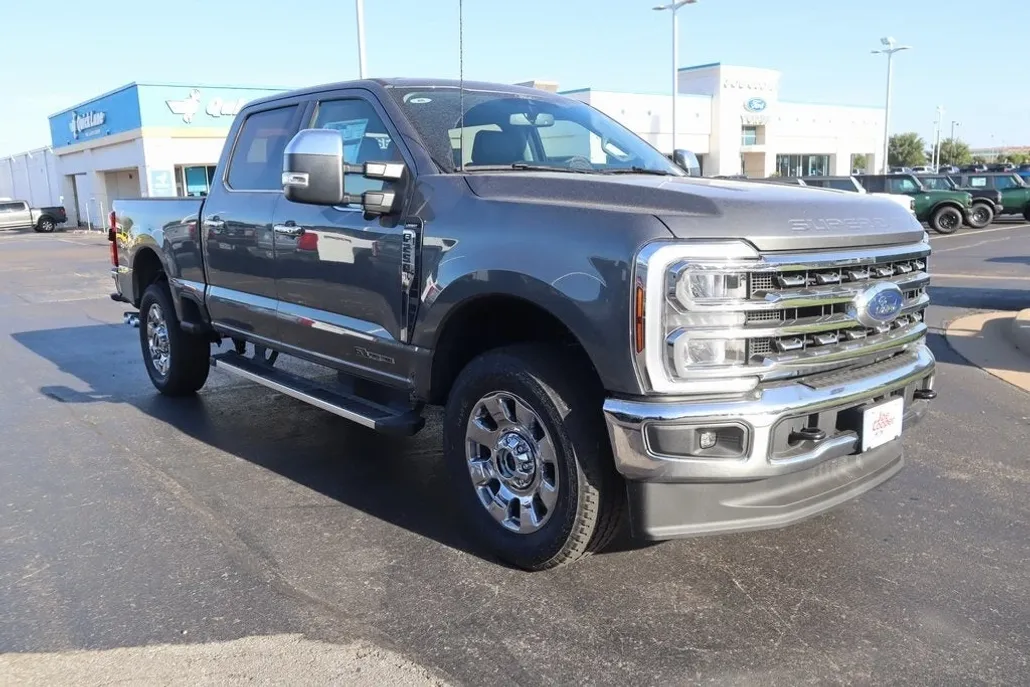 2025 Ford F-250 Lariat photo 1
